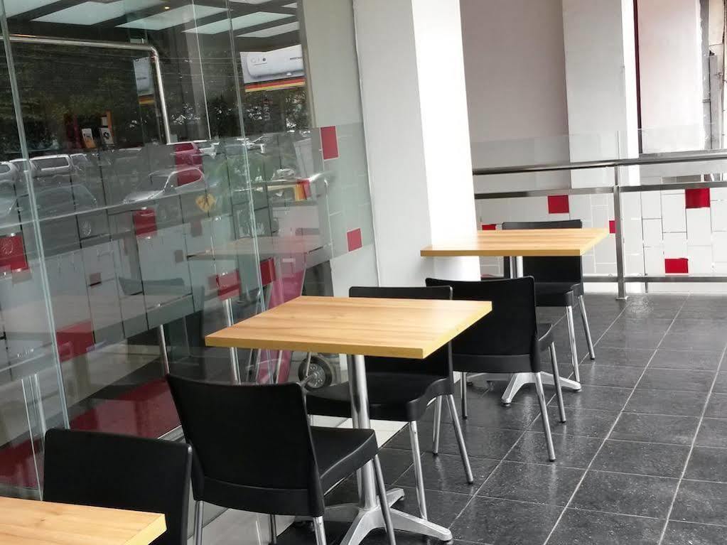 Amaris Hotel Panglima Polim 2 Jakarta Exterior foto
